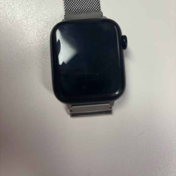 Apple Watch SE Black and Silver